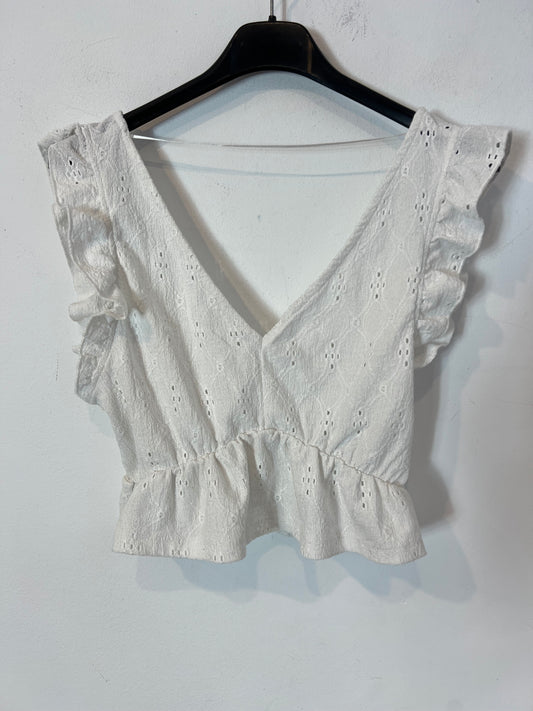 PULL&BEAR. Top blanco troquelado  T.s