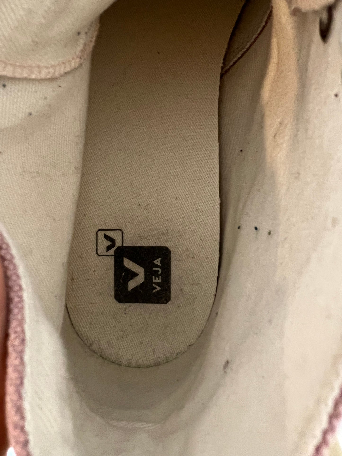 VEJA. Zapatillas rosas logo. T 40