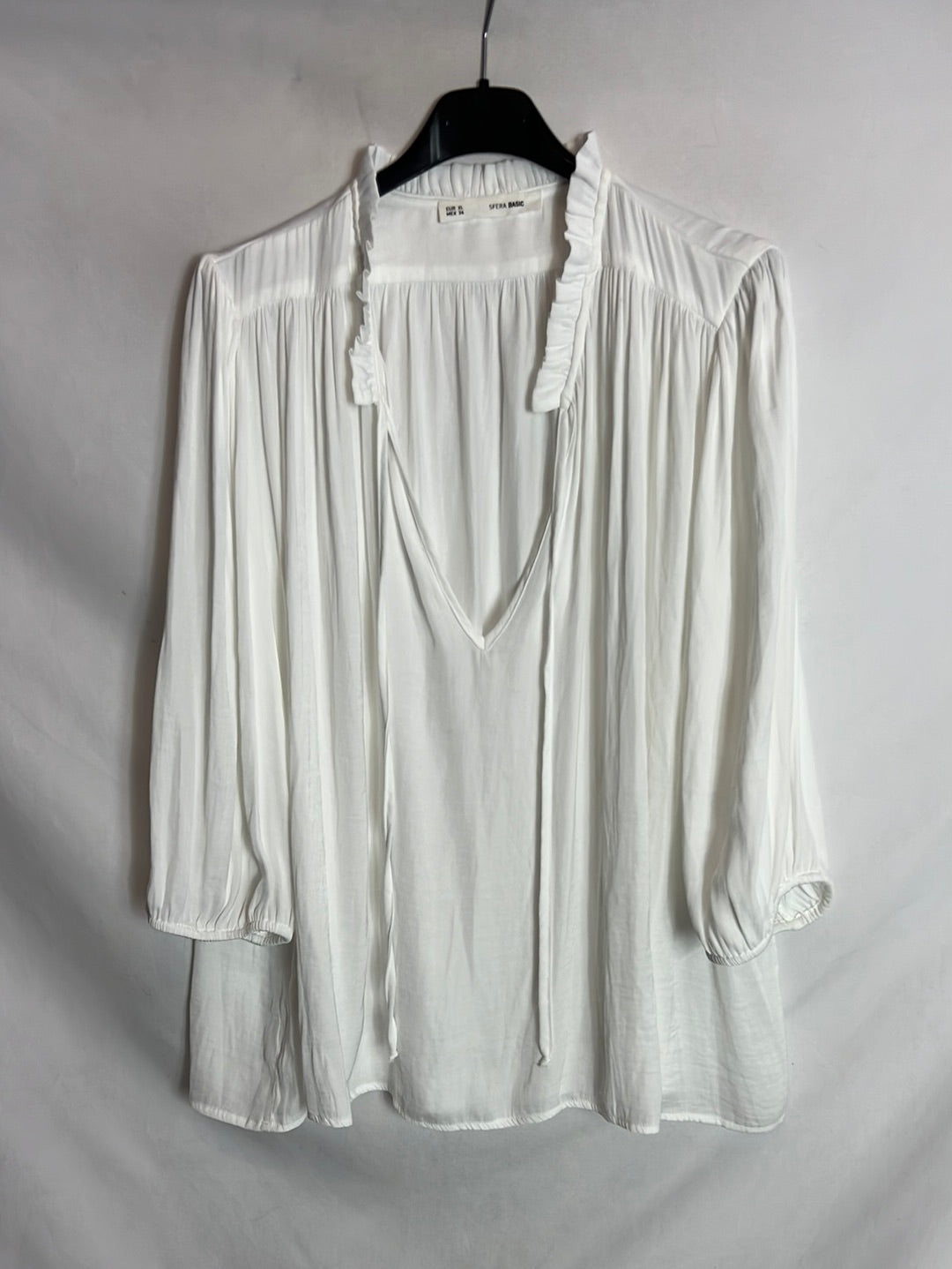 SFERA. Blusa blanca fluida. T XL