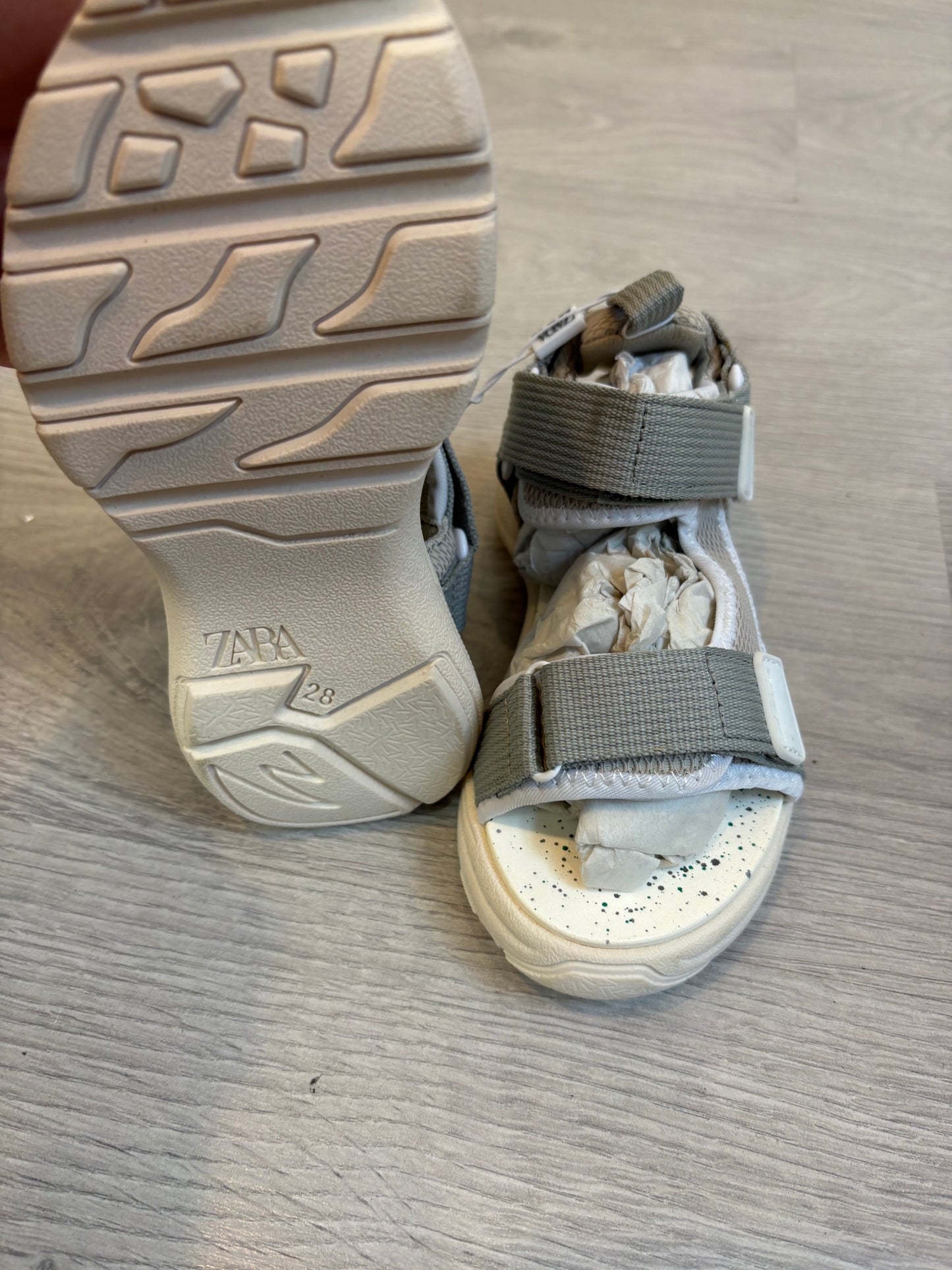 ZARA. Zapatillas velcro suela goma. T 28