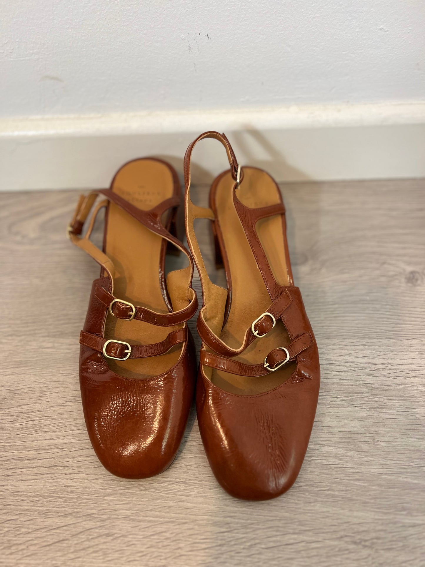 SÉZANE. zapatos camel hebilla. T 38