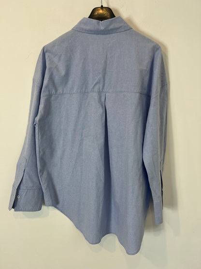 ZARA. Light blue oxford shirt. Size XS