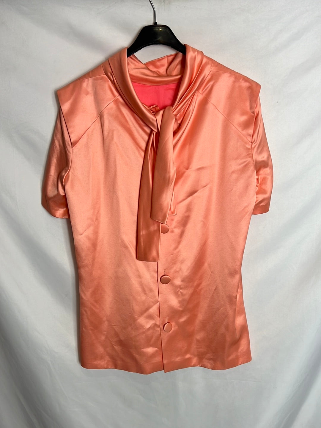 INÉS MARTIN ALCALDE. Salmon satin back top. TS