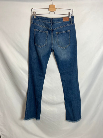 ZARA. Slightly flared denim. T 38