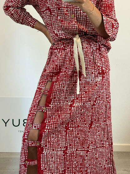 KIMALÉ. Conjunto falda y camisa roja estampada. T 36