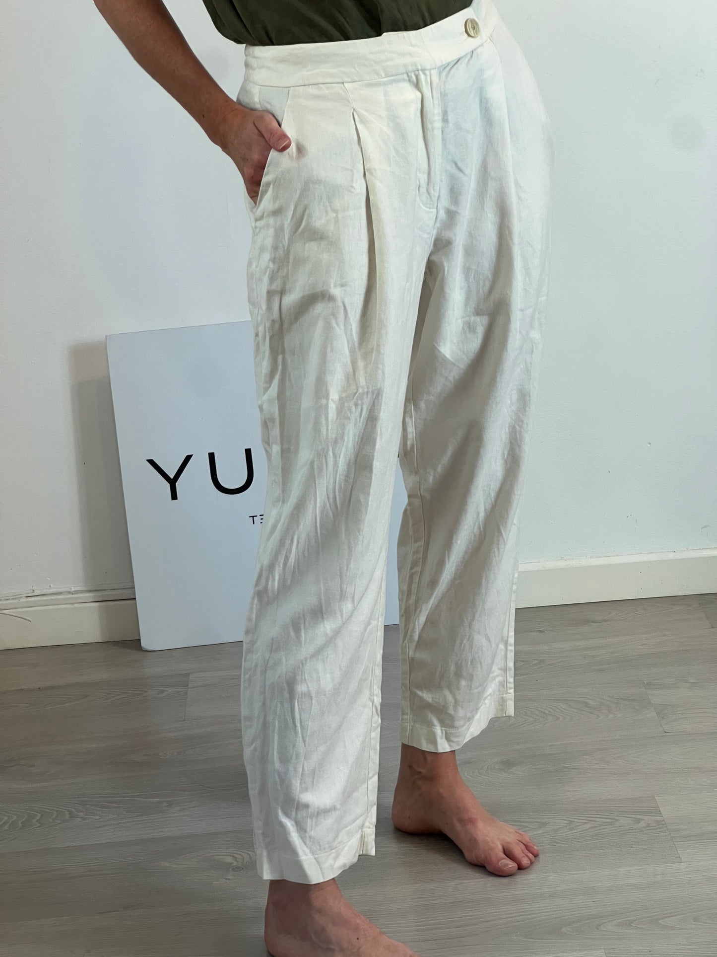 ESE O ESE. Pantalón fluido color crudo. T 38