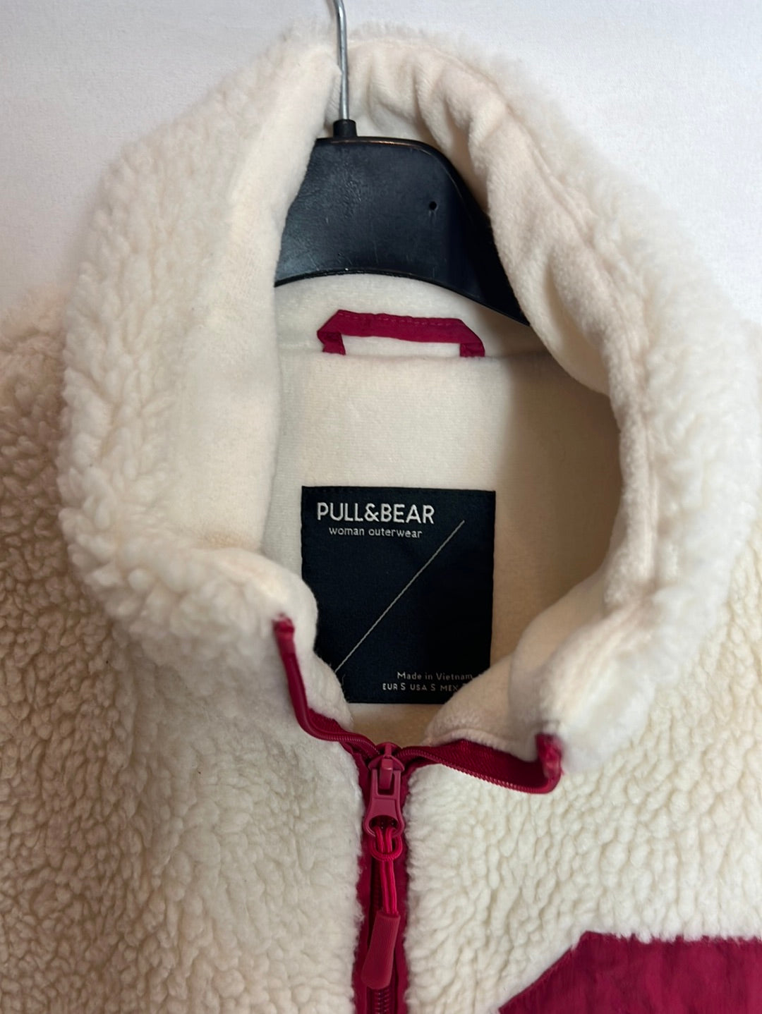 PULL&BEAR . Chaleco polar bicolor. T S