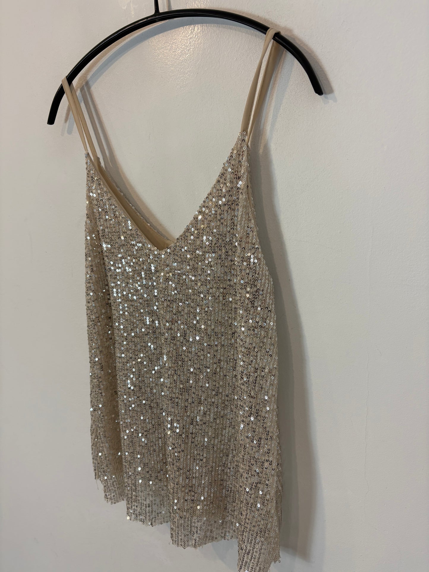OTRAS. Top tal look lentejuelas