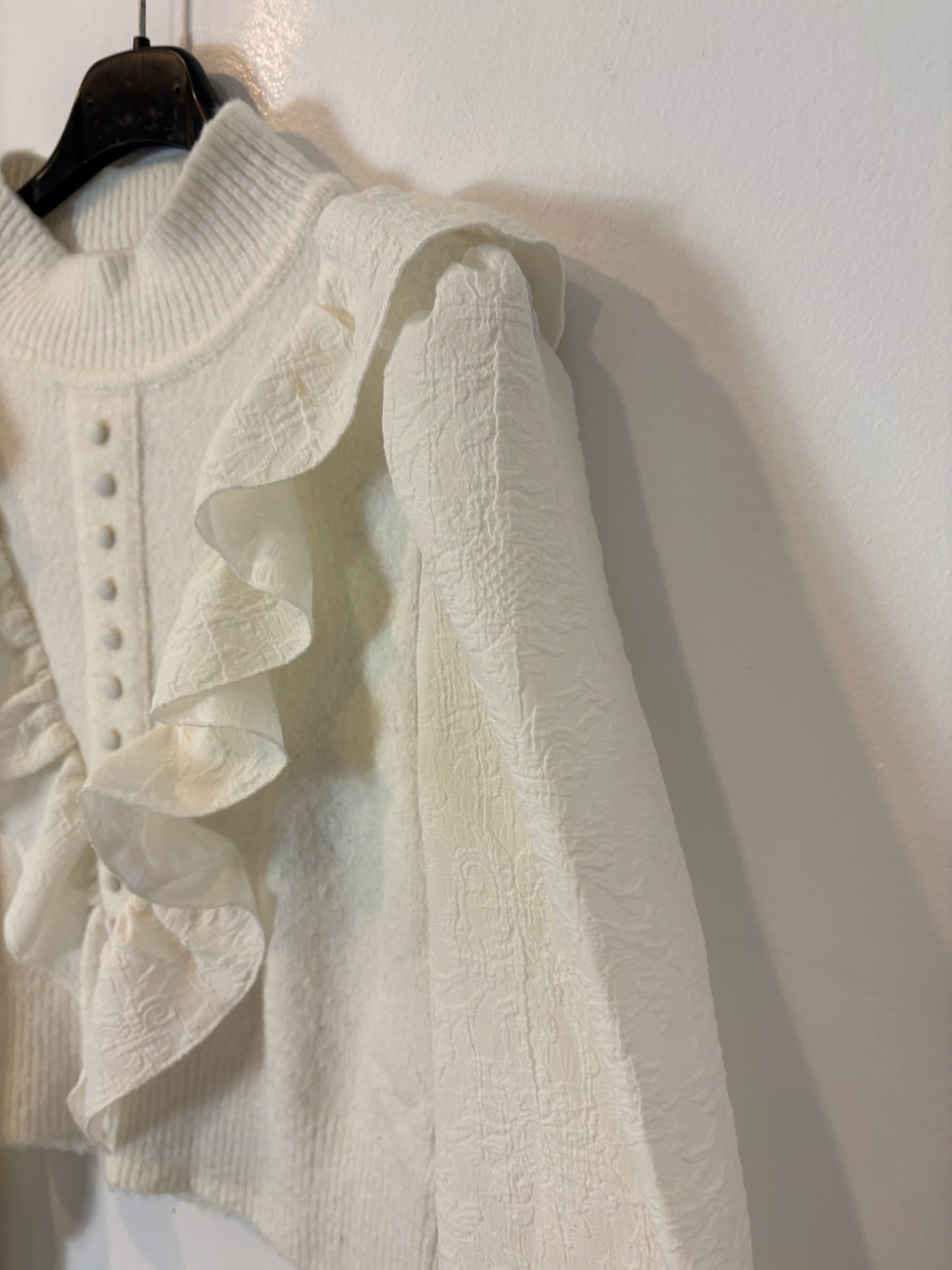 ZARA. White textured sleeve sweater. TS