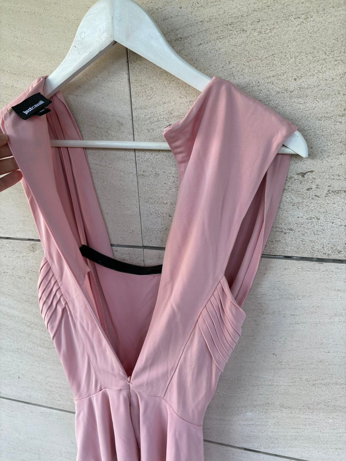 JUST CAVALLI. Top rosa  claro detalle escote