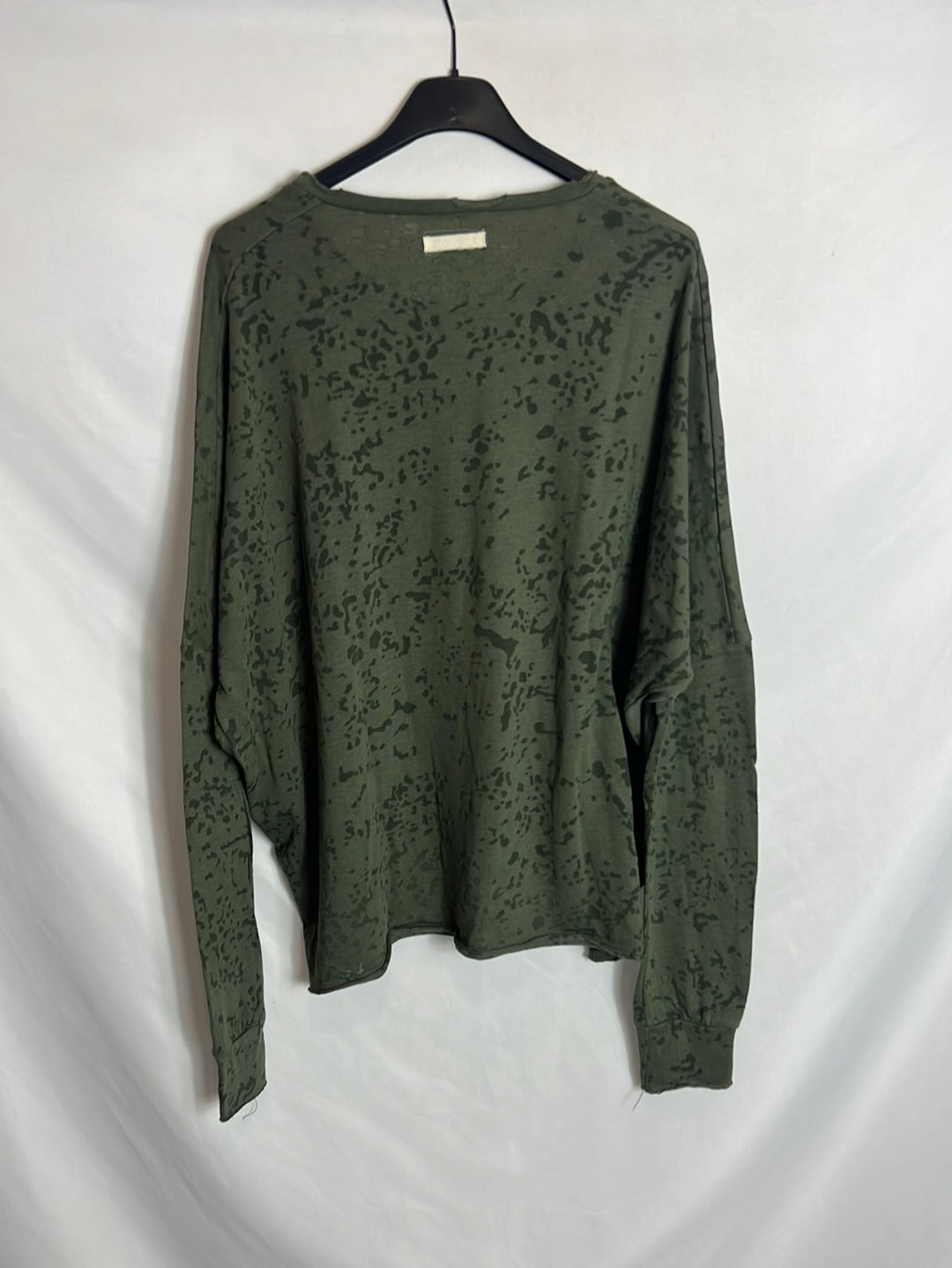 THE HIP TEE. Sudadera fina verde efecto print. T M