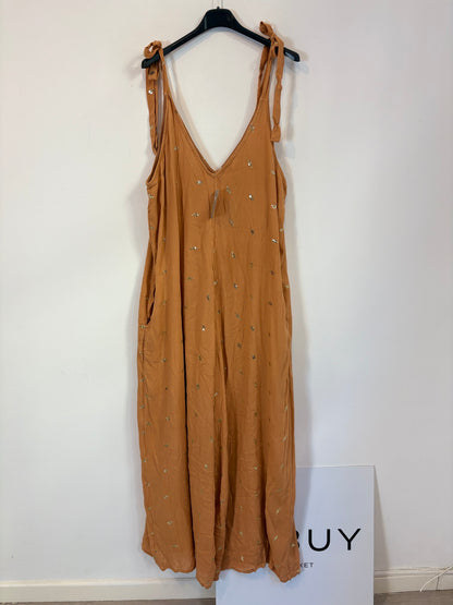 OTRAS. Mono largo fludio mini lentejuelas. T L/XL