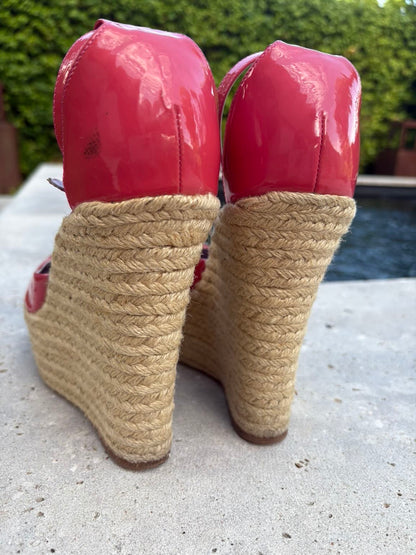 RED VALENTINO. Cuña esparto charol en rojo. T 38