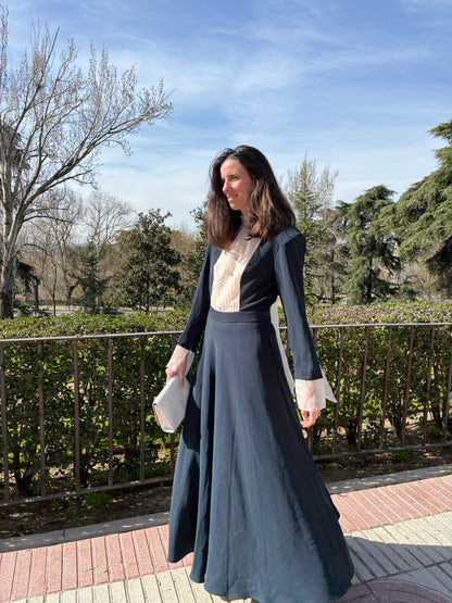 IQ COLLECTION. Vestido largo azul con seda