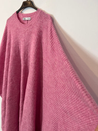 ZARA. Poncho rosa largo canalé T.m