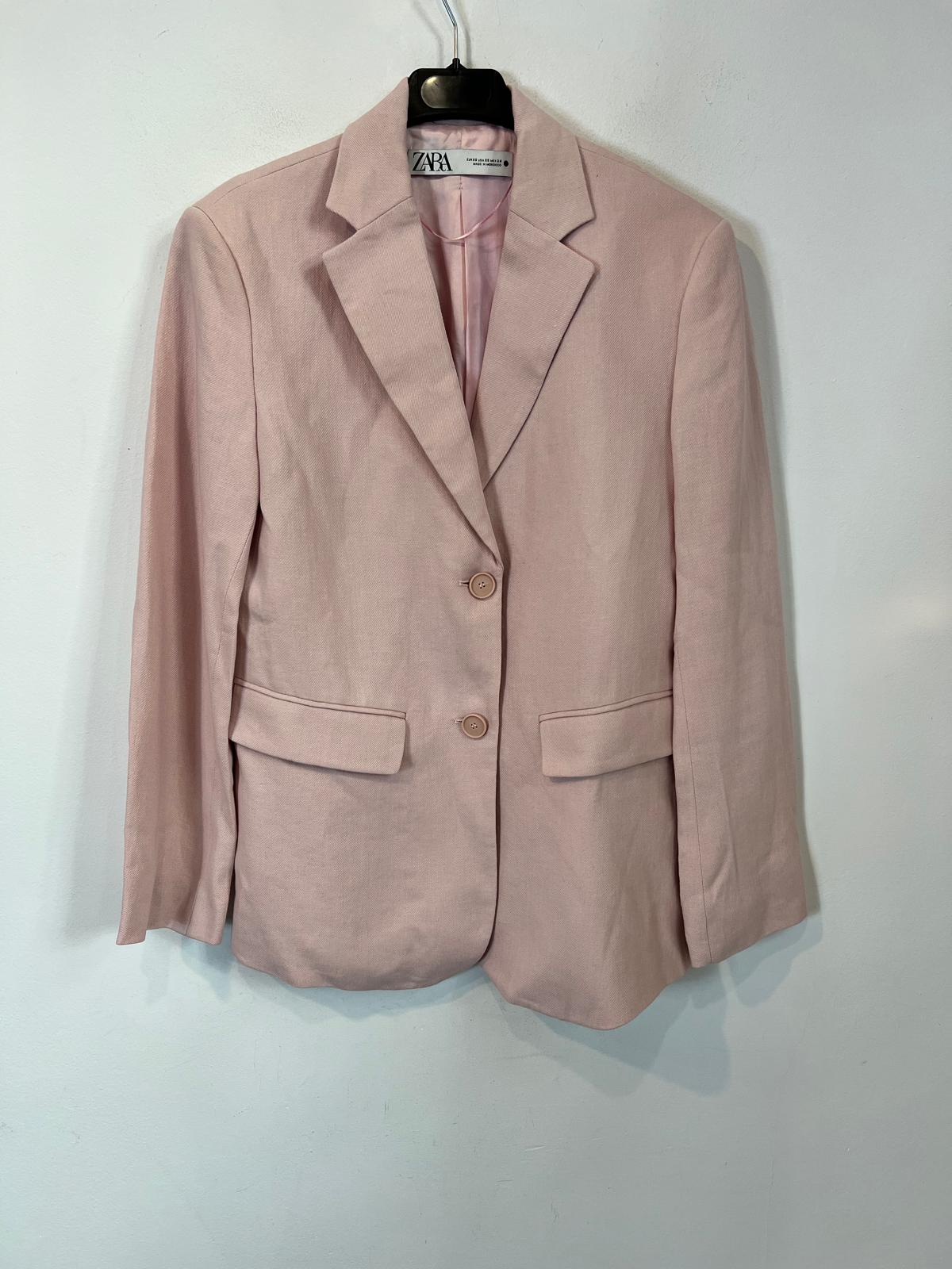ZARA. Blazer rosa con lino