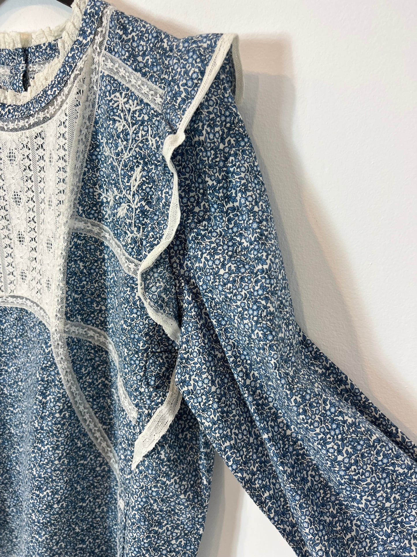 SEZANE. Blue printed blouse, size 40