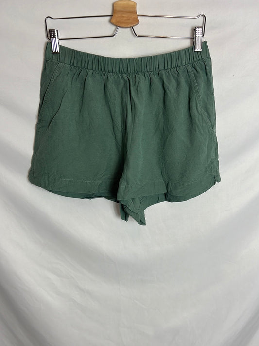 OTRAs. Bermudas verdes efecto lino. T M