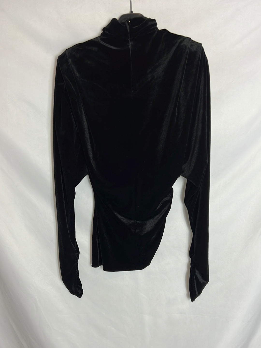 ZARA. Top terciopelo negro hombreras y fruncidos. T XS