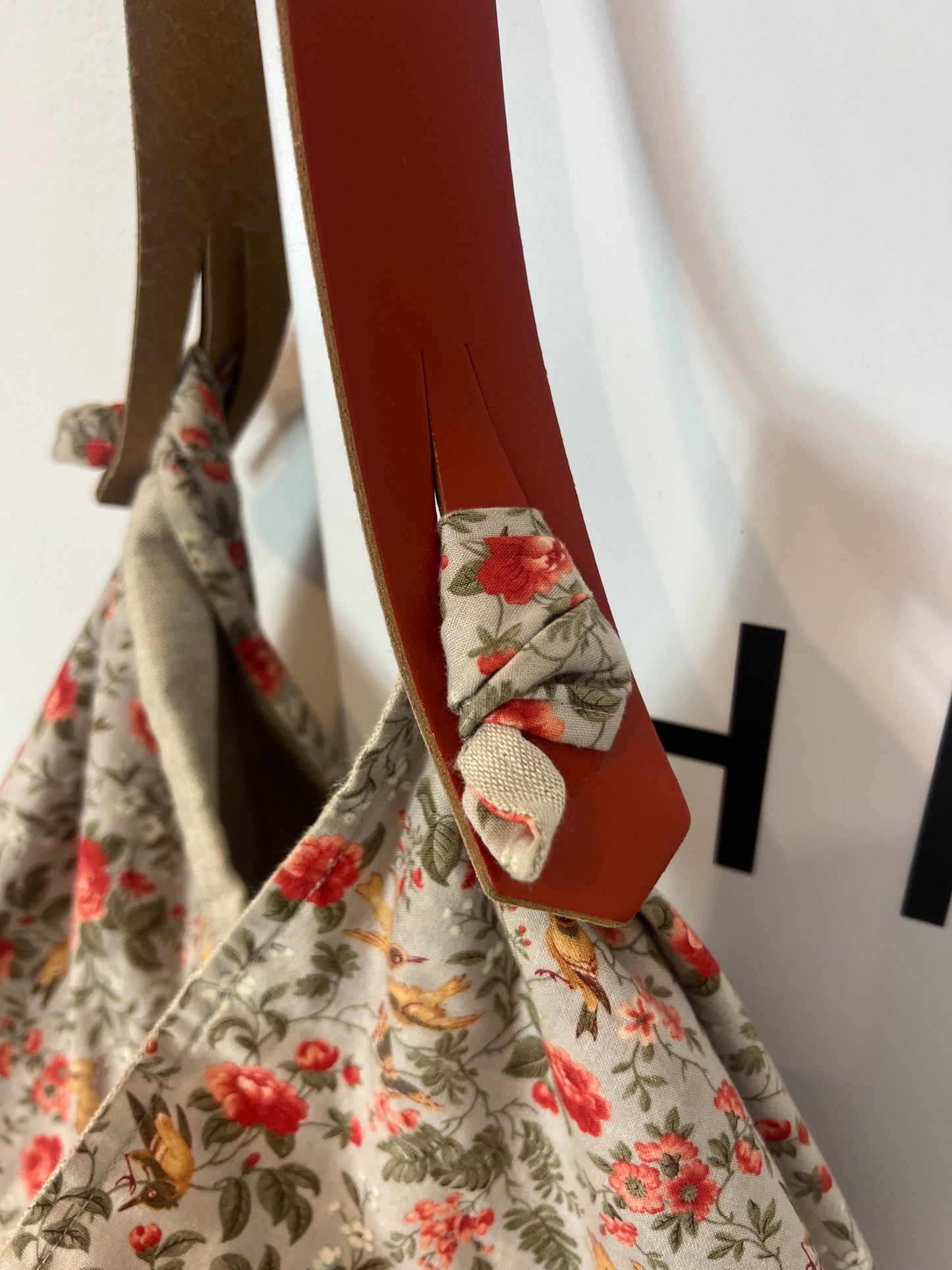 MIYAKO. Floral bag with leather handle