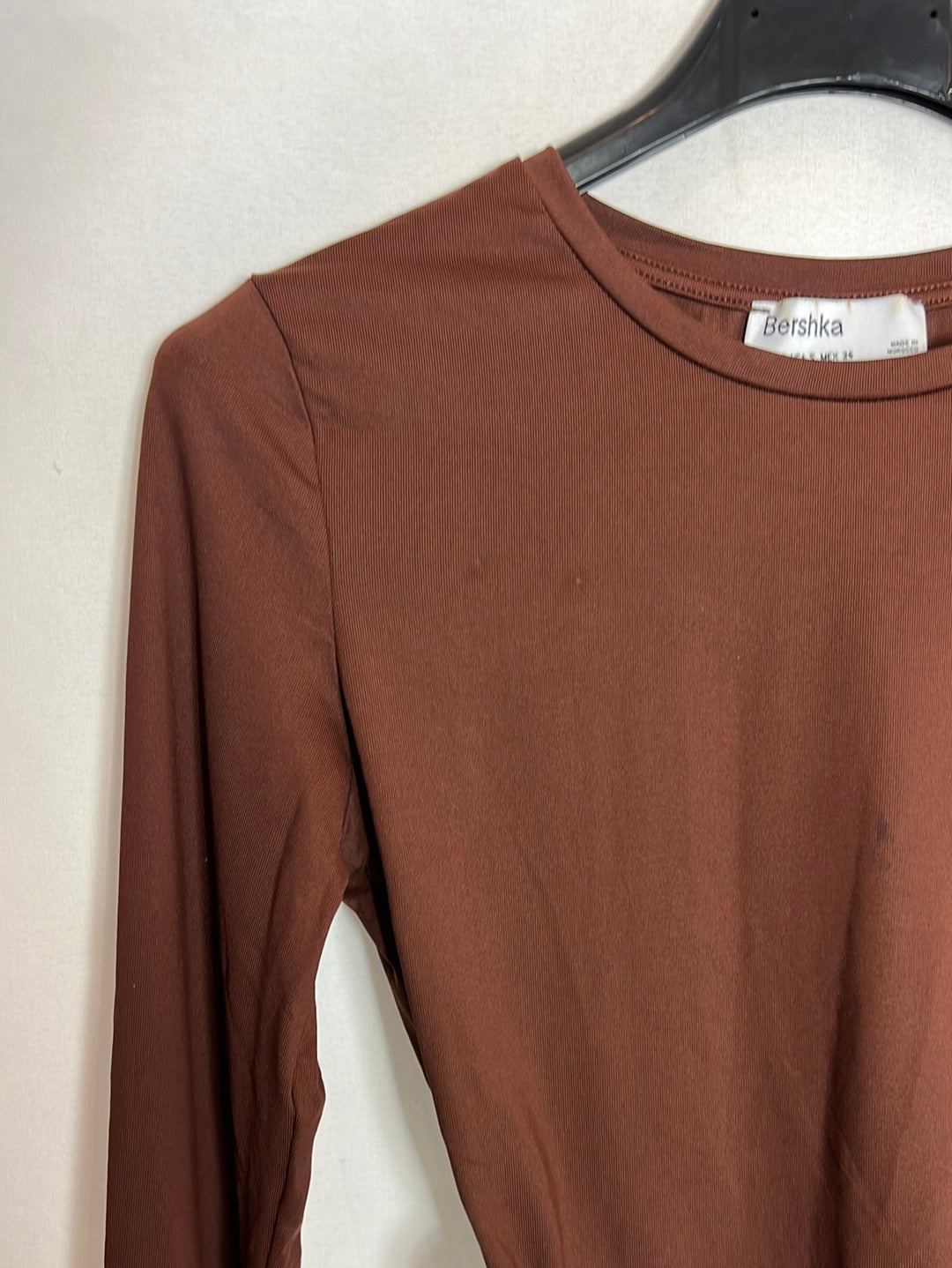 BERSHKA. Crop top marrón elástico. T S