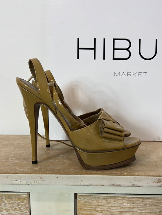 SAINT LAURENT. Sandalia beige charol T.39 1/2