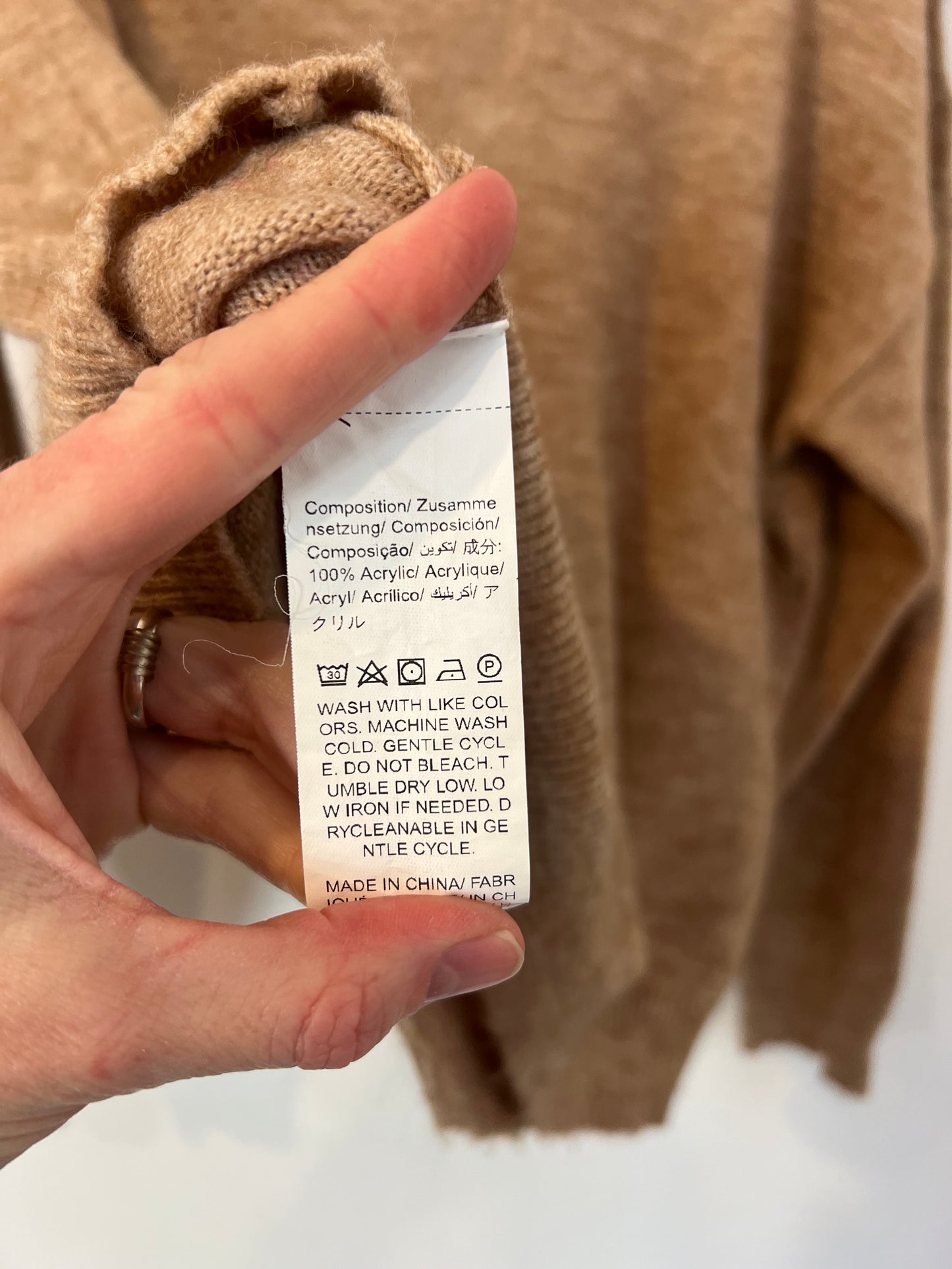 OTRAS. Jersey camel cuello Perkins