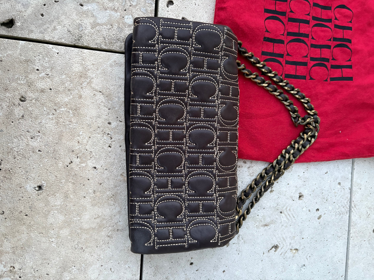 CAROLINA HERRERA. Bolso clutch marrón piel
