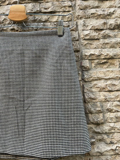 H&M. Falda pata de gallo