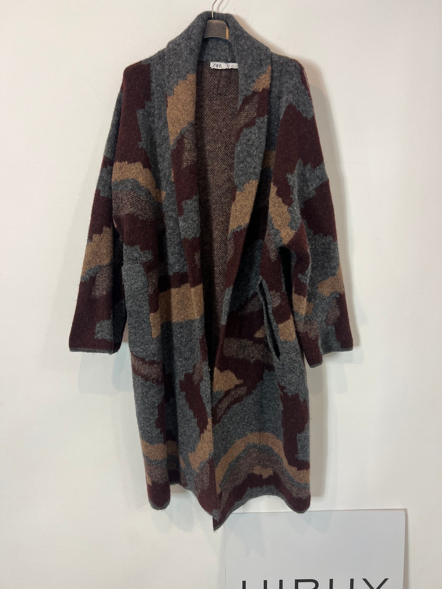 ZARA. Abrigo/ chaqueta punto larga estampada. T S