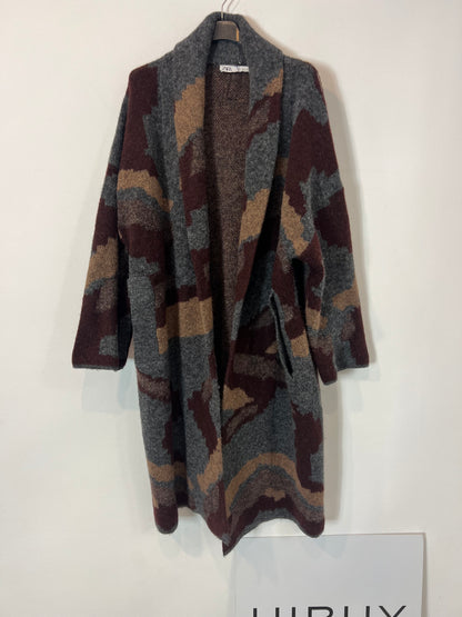 ZARA. Abrigo/ chaqueta punto larga estampada. T S