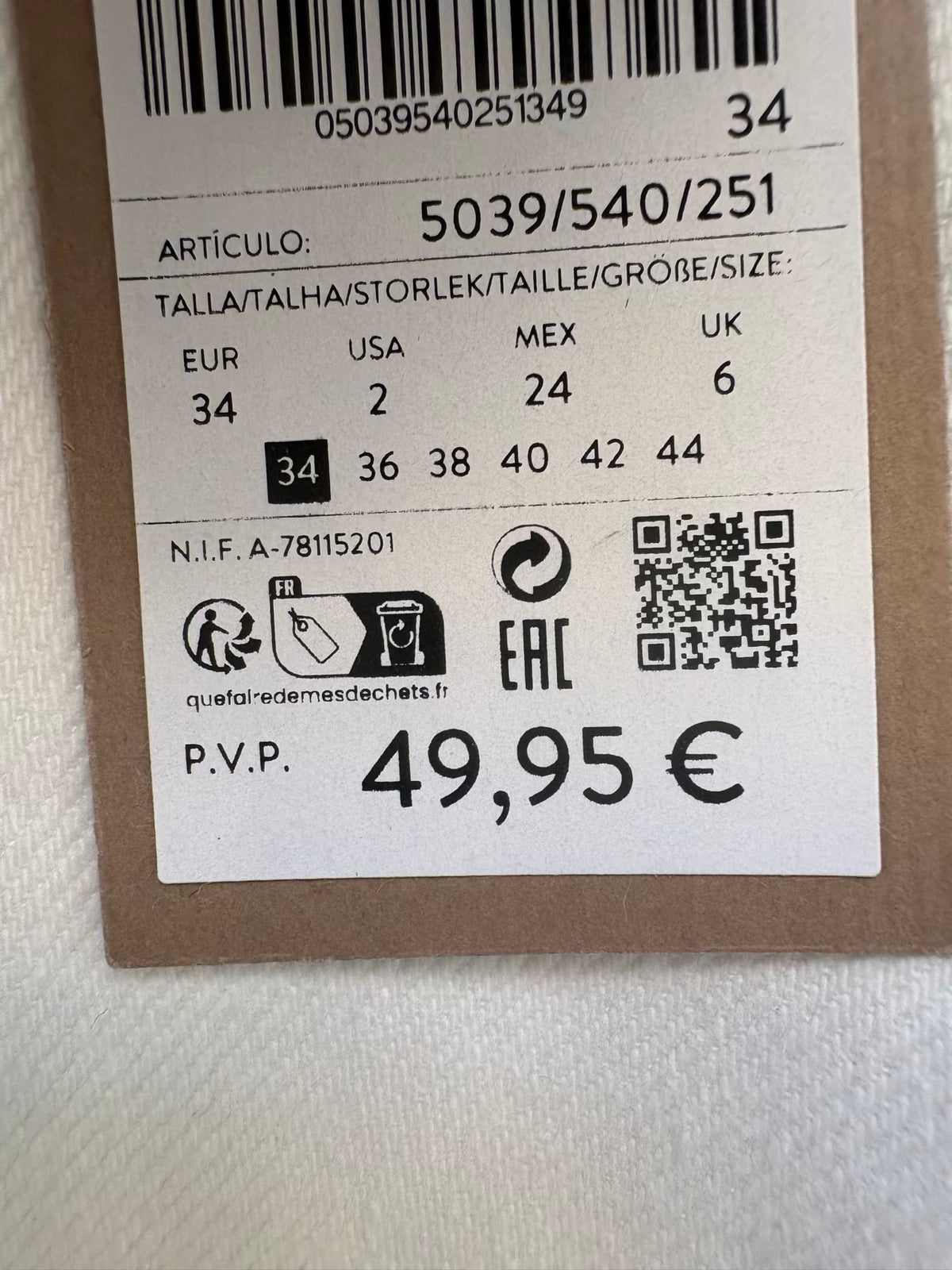 MASSIMO DUTTI. Denim recto blanco abotonado