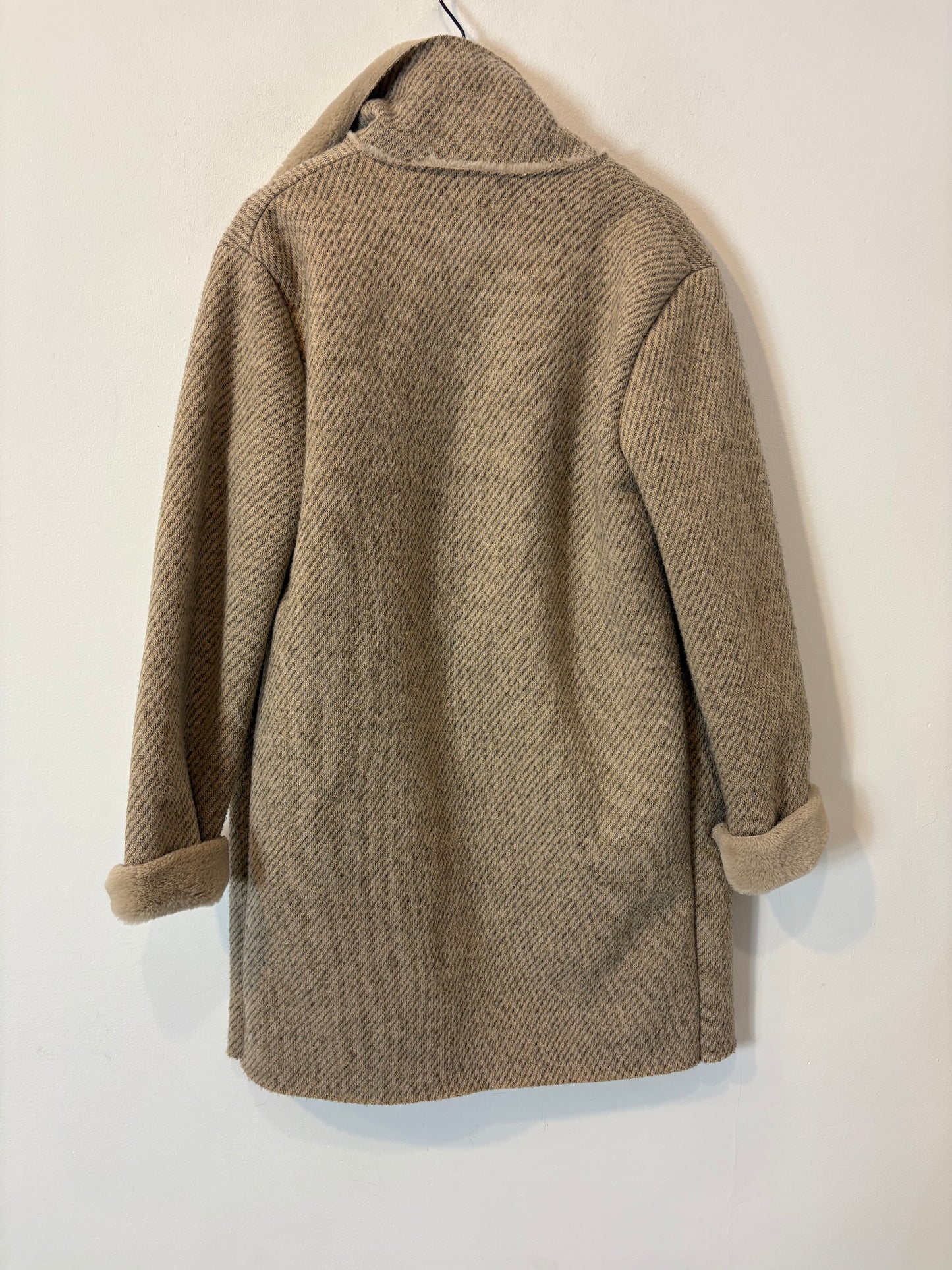 ZÚA. Abrigo beige textura con lana