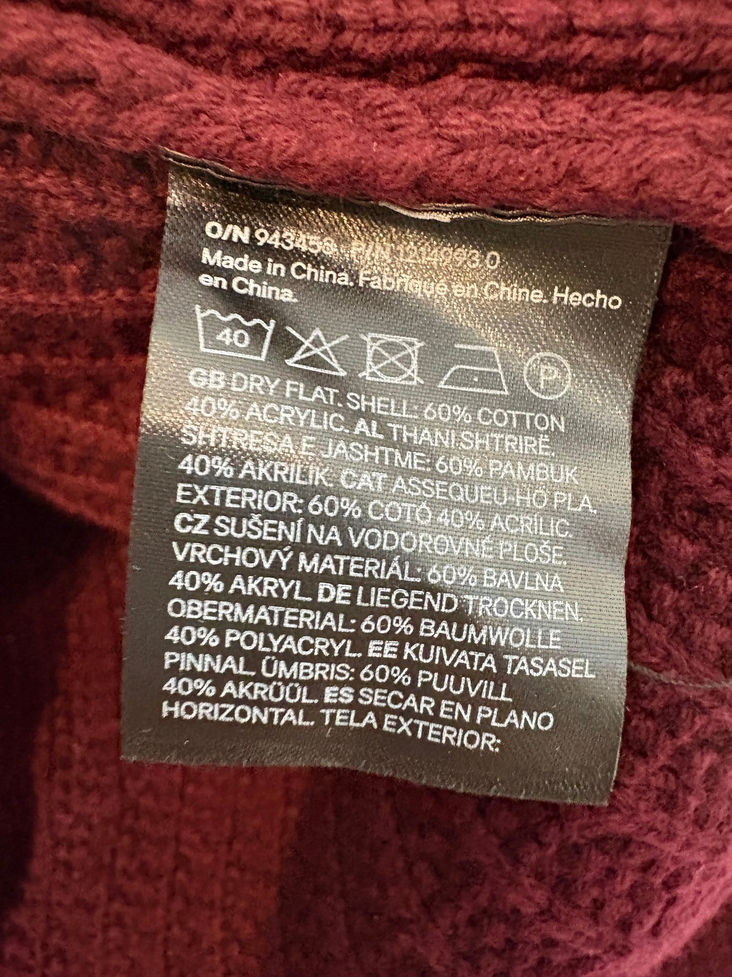 H&M. Chaqueta punto burdeos botones dorados