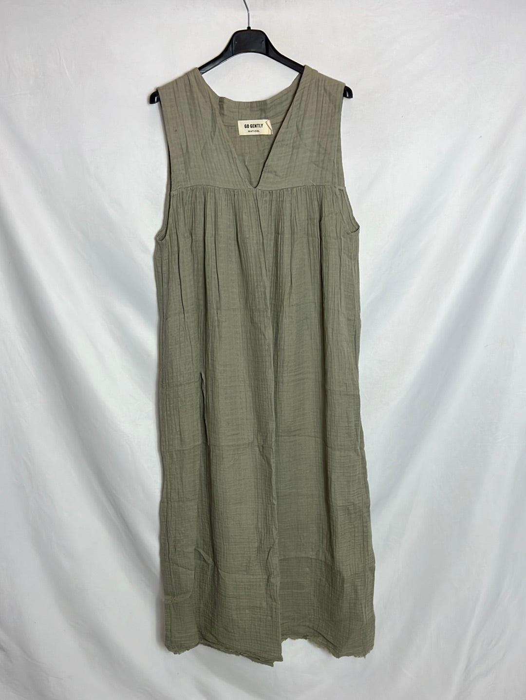 GO GENTLY NATION. Light green midi dress. TM