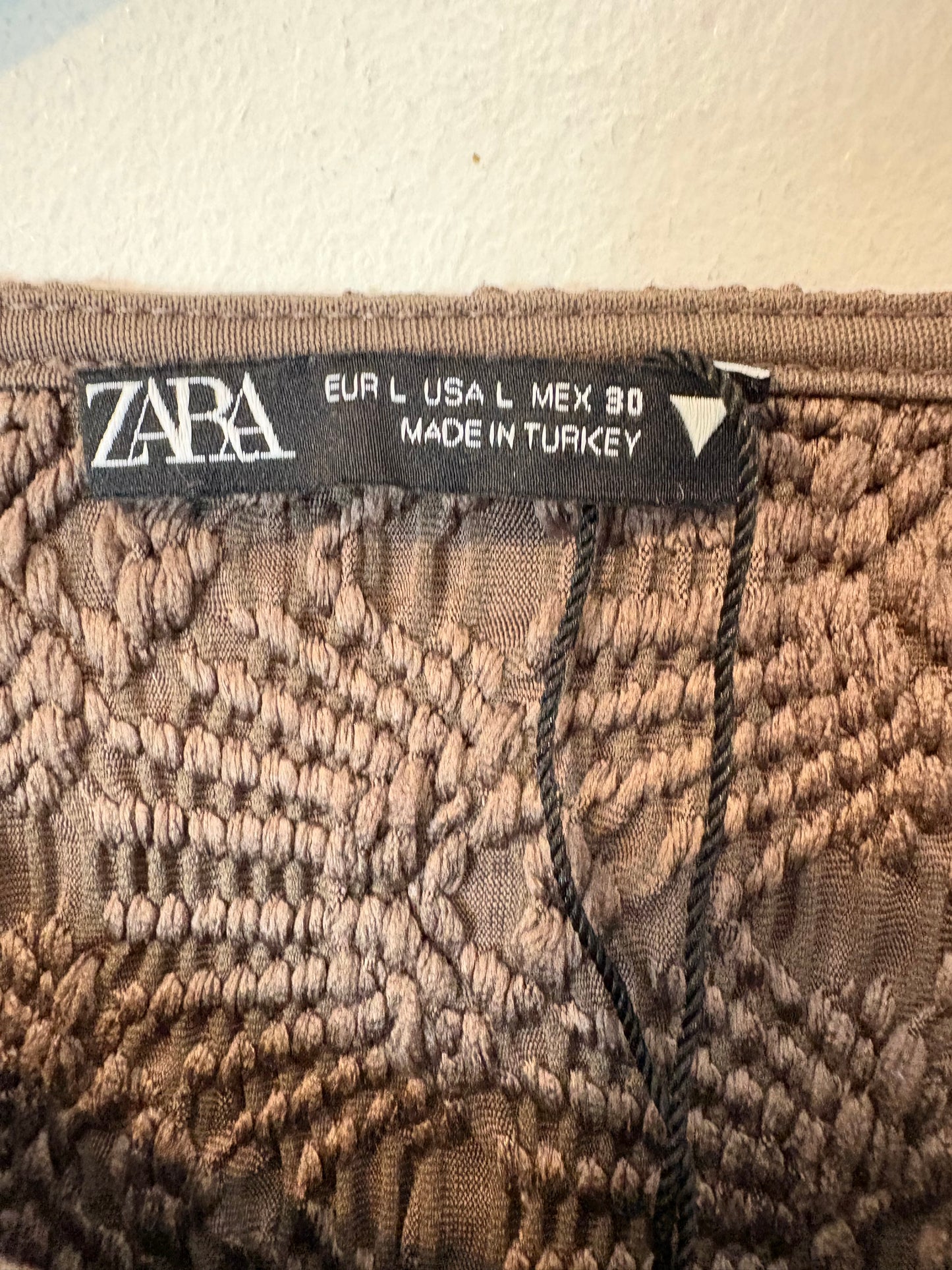 ZARA. Top marrón textura