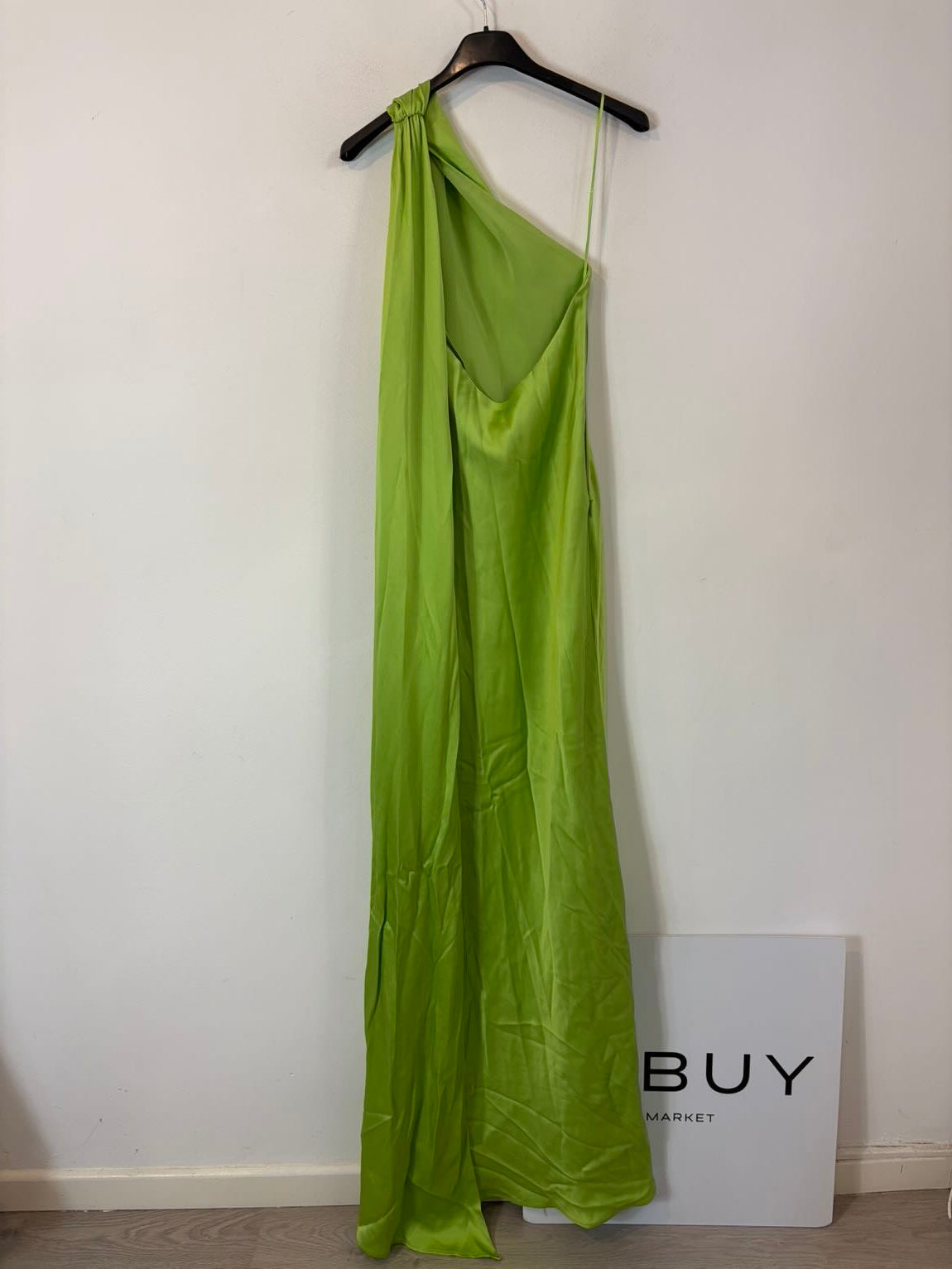 MANGO CÁPSULE. Vestido asimétrico cuello lazada