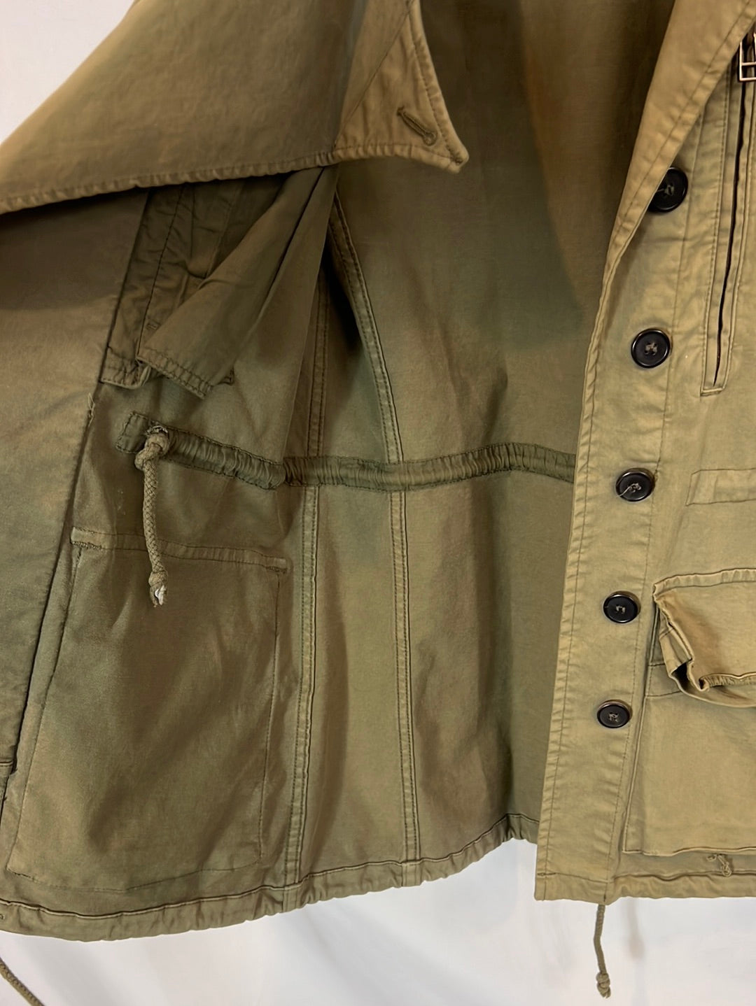 ZARA. Parka verde abotonada T.xs