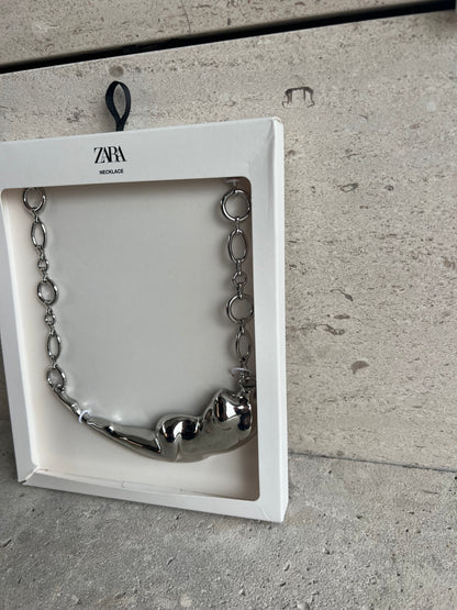 ZARA. Collar figura plateado. T M