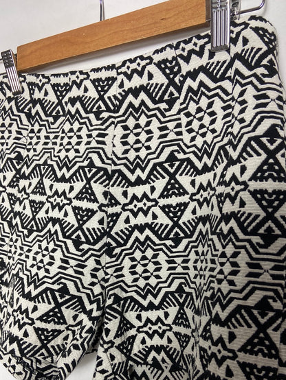 STRADIVARIUS. Black and white patterned shorts. Size 36