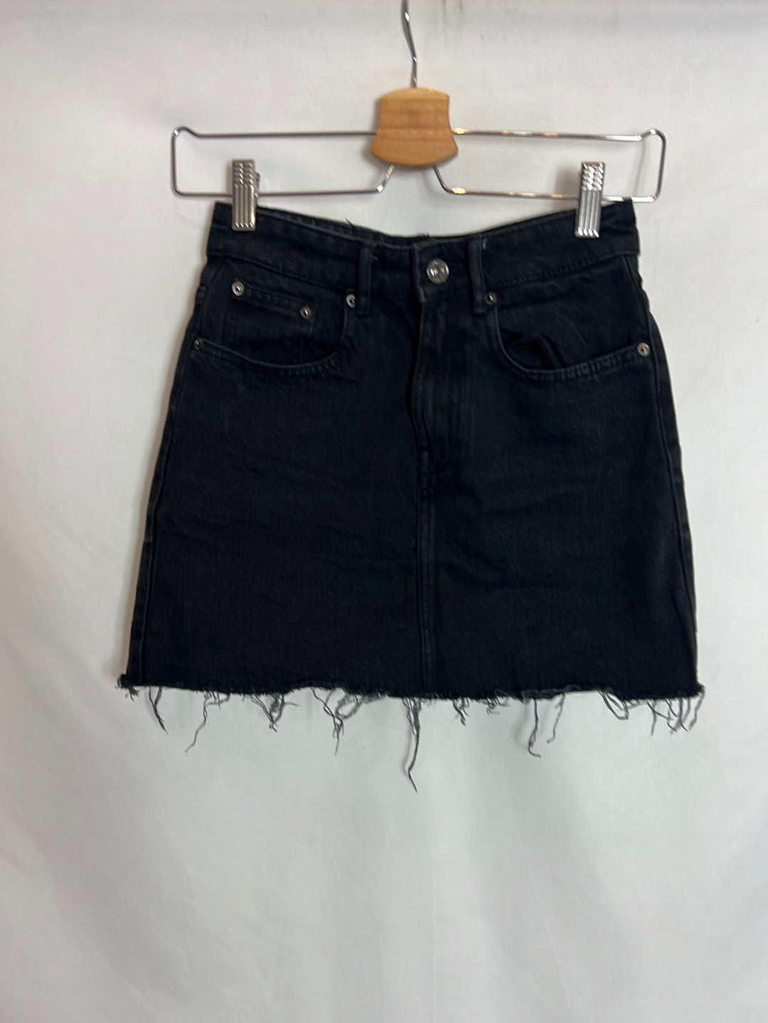 ZARA. Falda denim negra corta T.xs