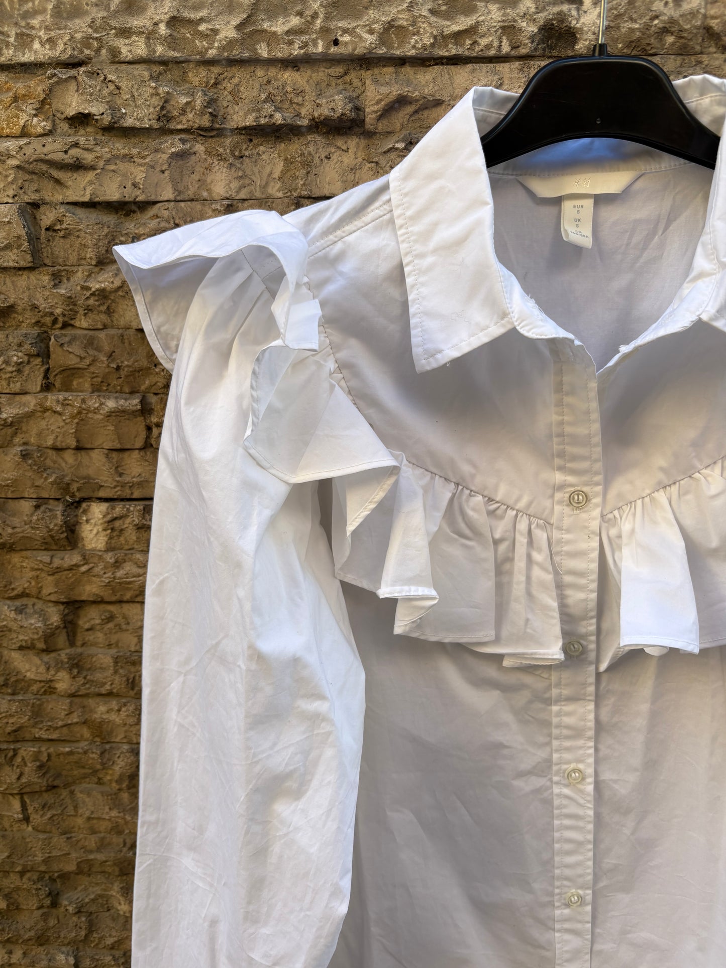 H&M. Camisa blanca volante. T S