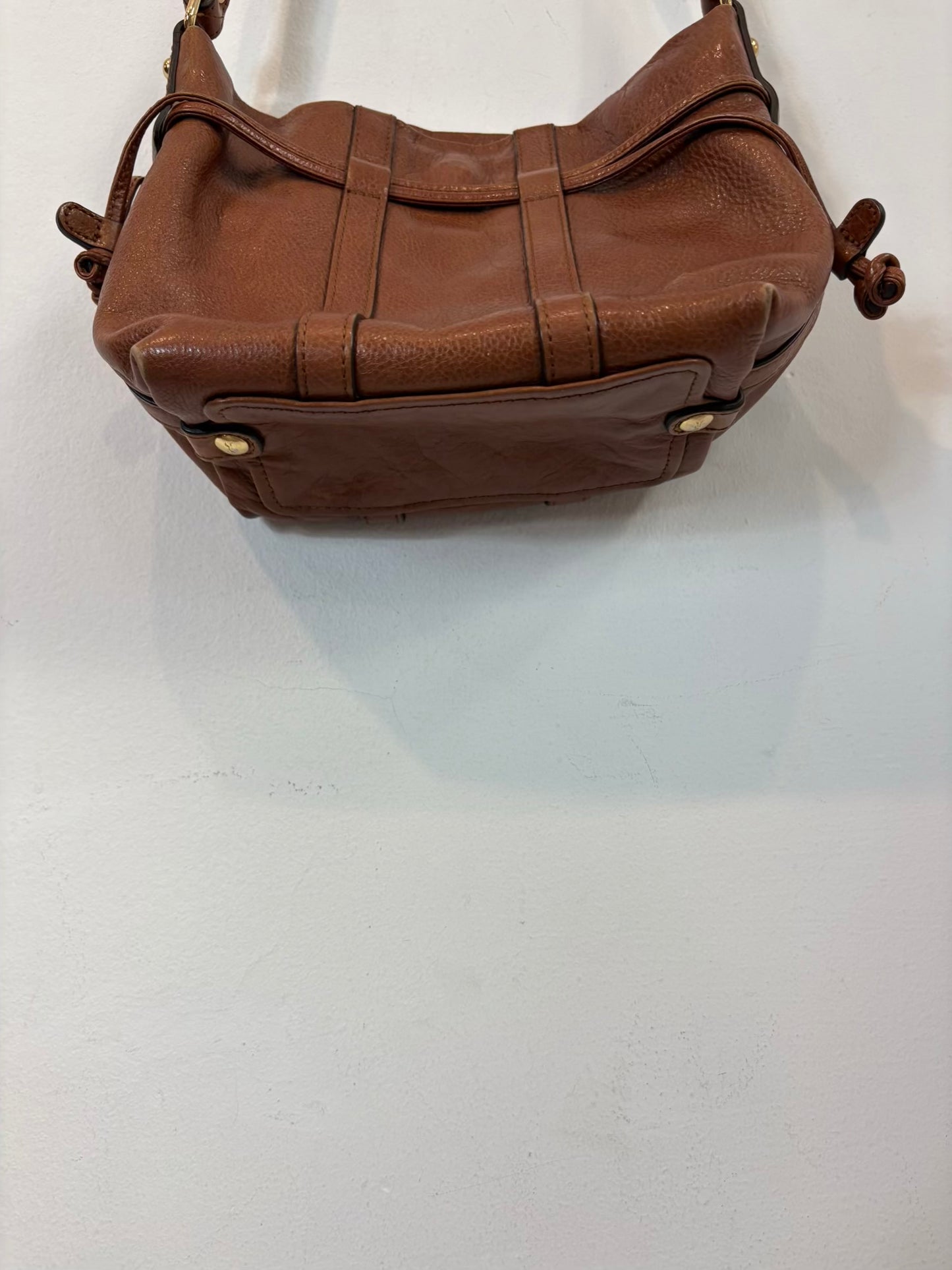 BIMBA Y LOLA. Bolso camel piel asa larga