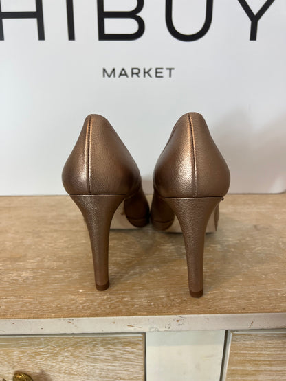 PEDRO MIRALLES. Zapatos de tacón dorados. T 39