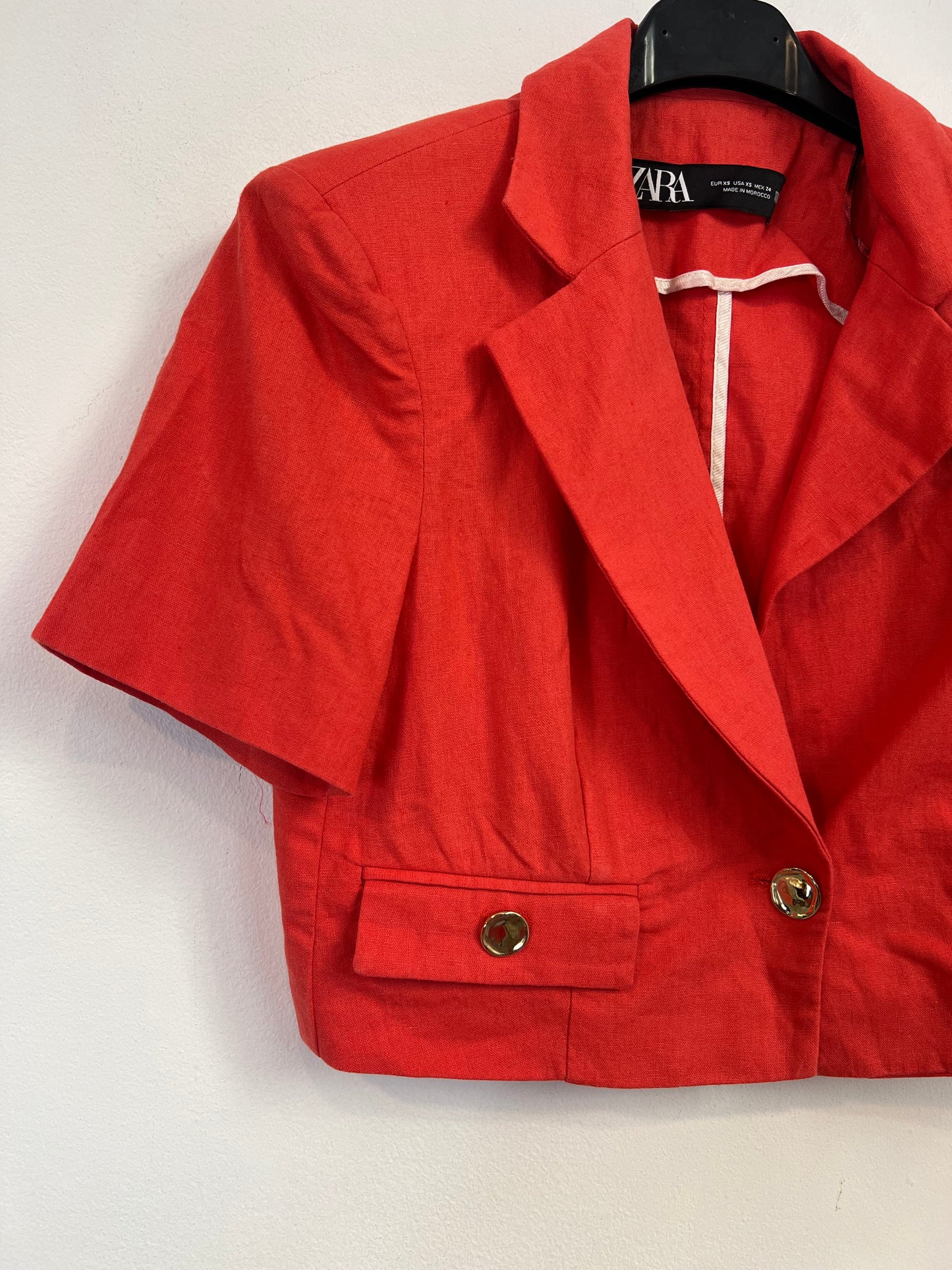 ZARA. Total look rojo blazer crop  y pantalón T.xs