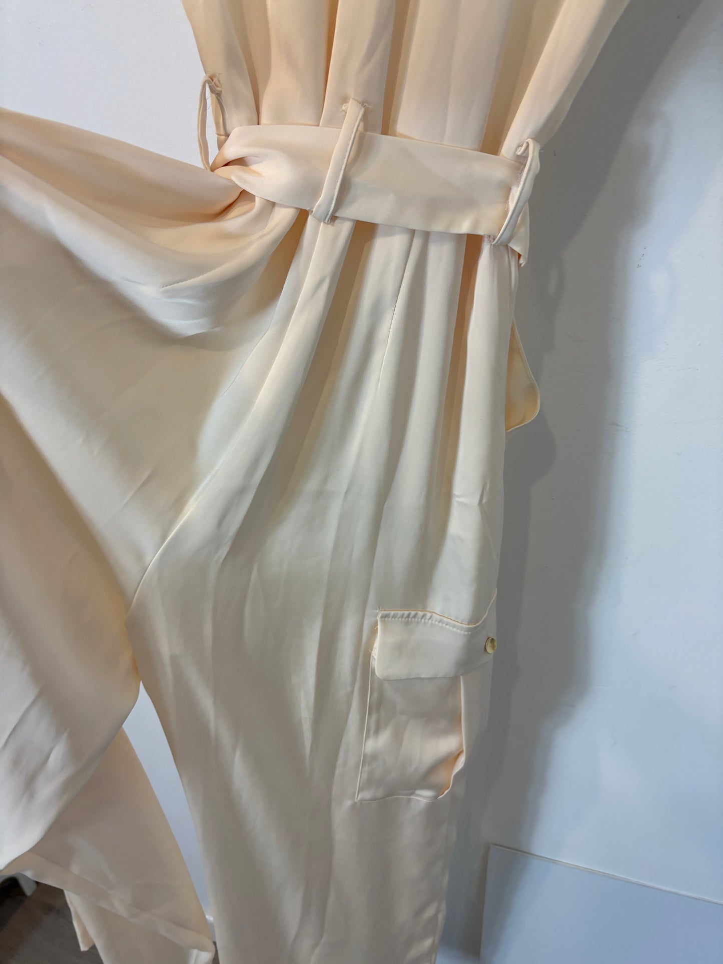 ZARA. Mono beige satinado. T XS