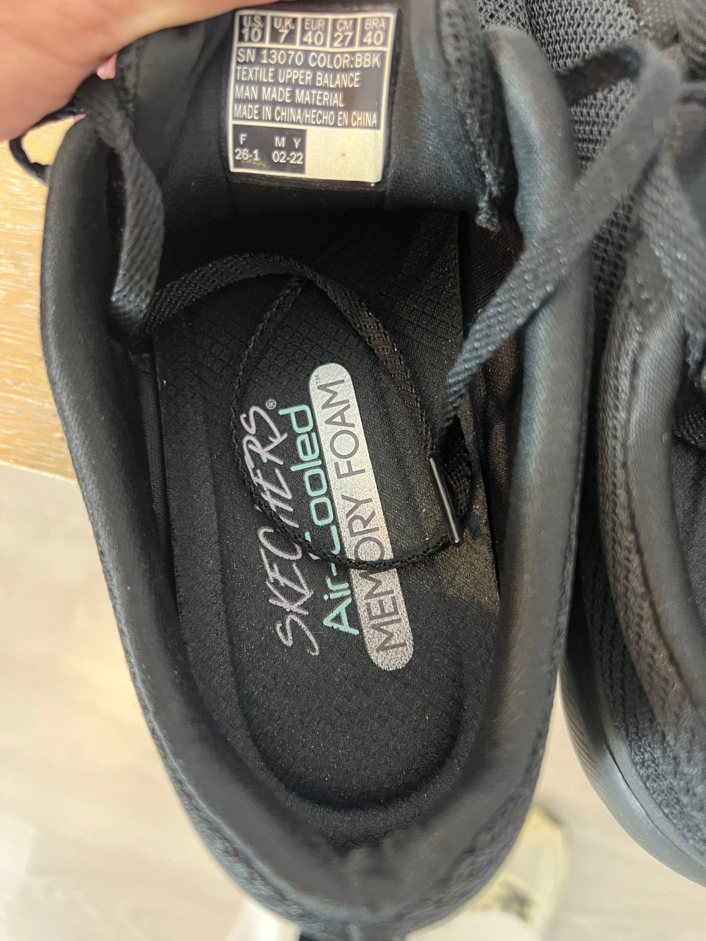 SKETCHERS. Zapatillas negras textura. T 40