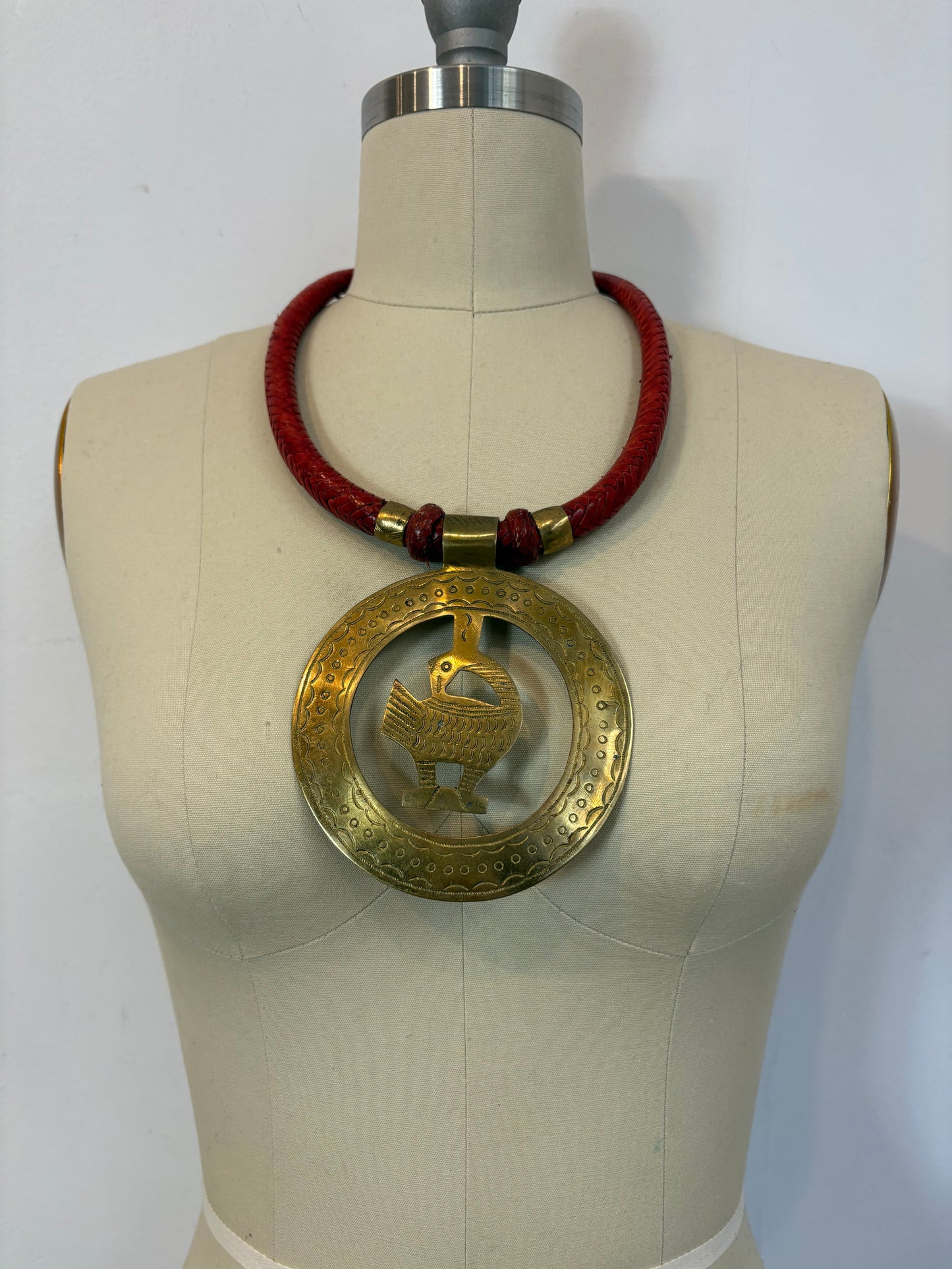 OTRAS. Collar piel colgante maxi