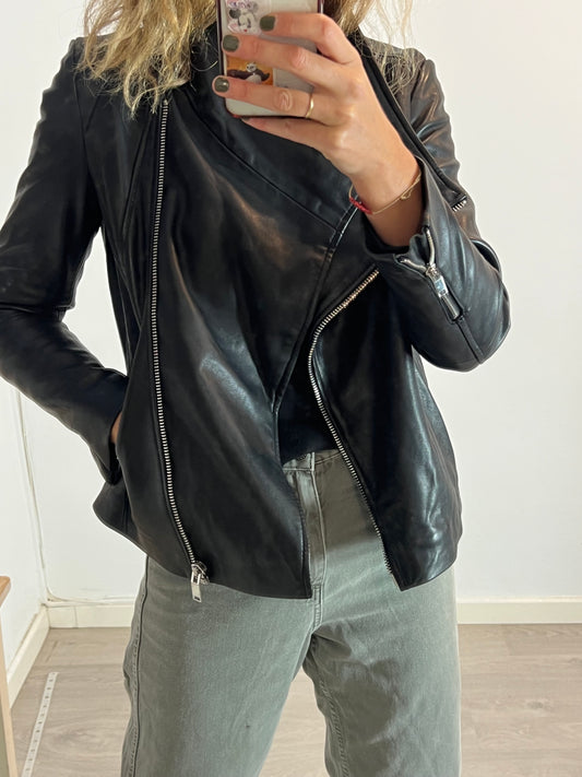 MANGO. cazadora negra piel T.m