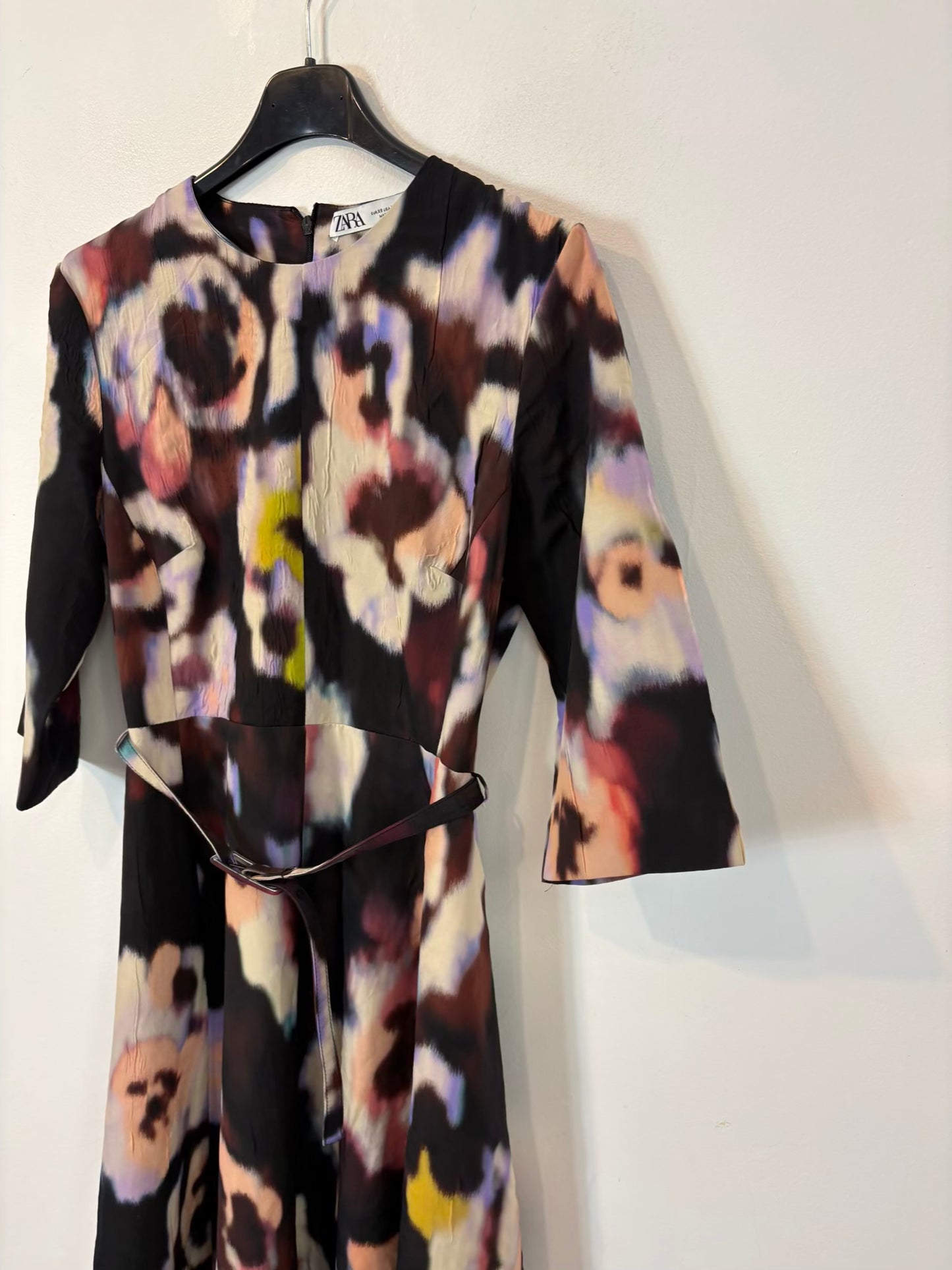 ZARA. Vestido mdi estampado colores